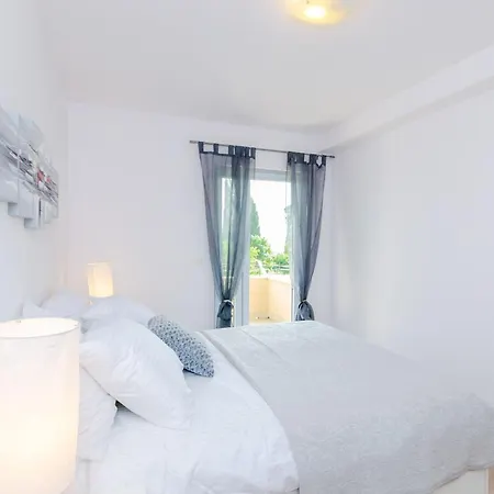 Color * مْليني