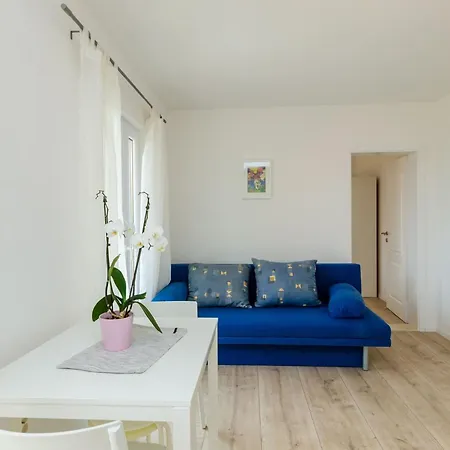 Color * مْليني